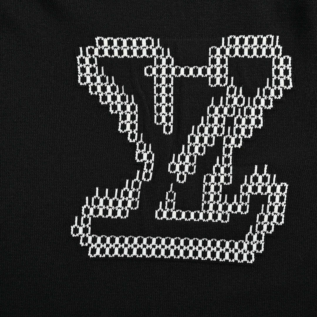 Louis Vuitton Chain-Ring LV Logo Embroidered T-Shirt